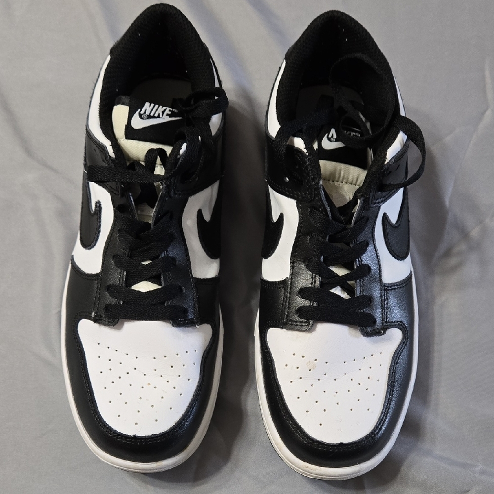 Nike Women's Black and White Sneakers